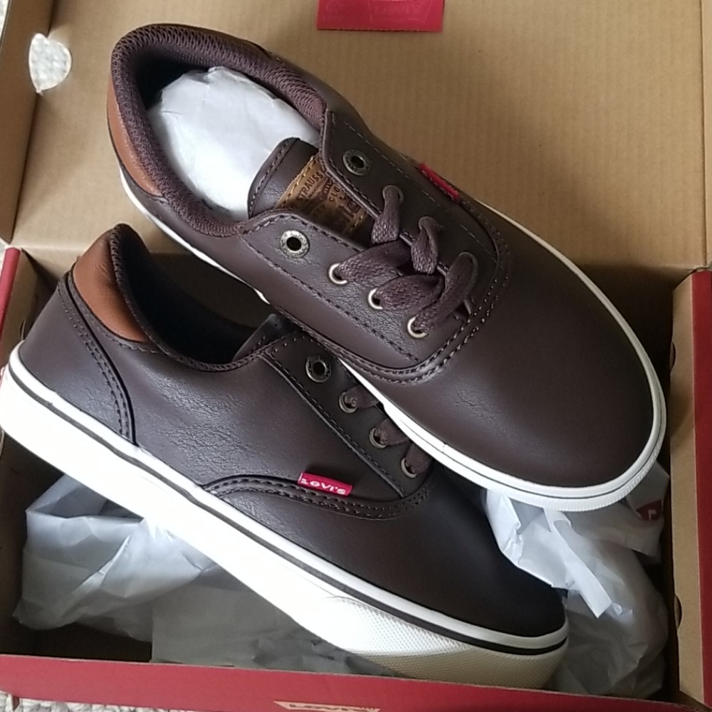 2 Levi Brown Sneakers